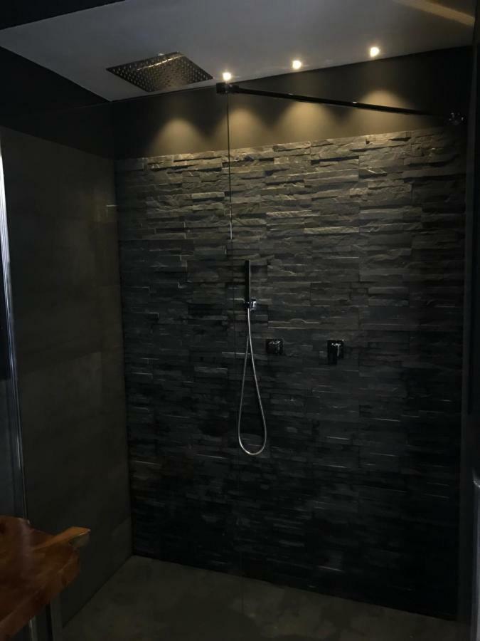 Exclusive Apt Really Downtown - Free Private Parking Included! Генуя Экстерьер фото